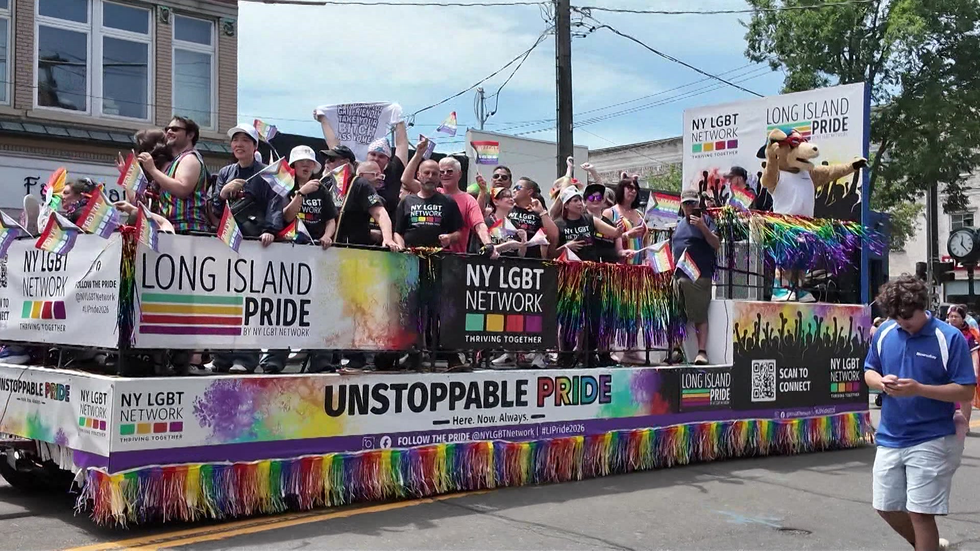 Thousands Gather In Huntington For Long Island Pride Celebration - News12 | Long Island