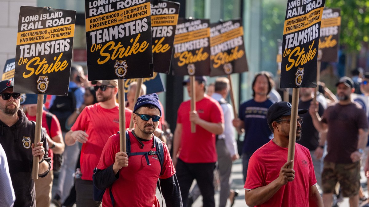 Recap: Deal reached by MTA and unions to end LIRR strike, service to resume at noon - NBC New York