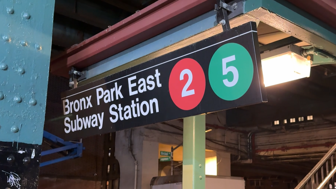 Sources 2 Train Knifepoint Robbery Turned Bloody Brawl Robber Stabbed With His Own Knife - News12 | Long Island