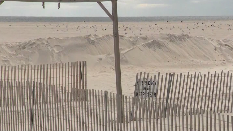 Nor’easter threatens Long Island coast with strong winds, heavy rain - Yahoo